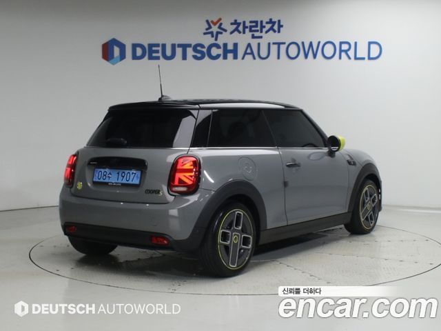 Mini Cooper Electric SE Electric 3rd - фото 3