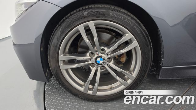 BMW 3 Series F30 320i M Sport - фото 4