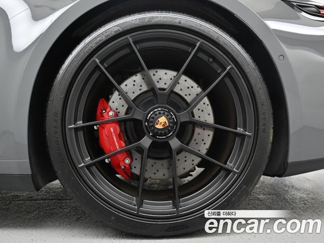 Porsche 911 Carrera GTS - фото 4