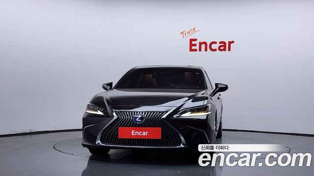 Lexus ES 300h 7-го поколения Executive - фото 2