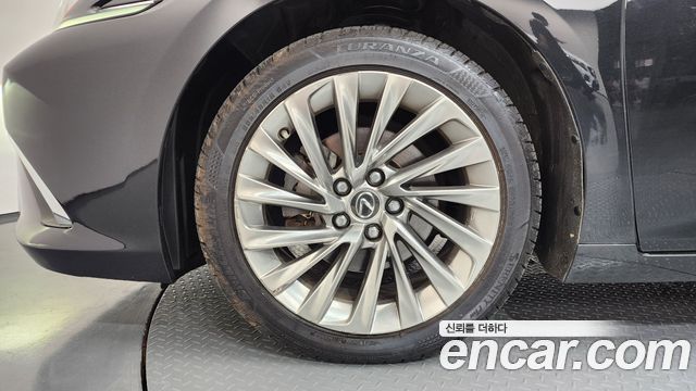 Lexus ES 300h 7-го поколения Executive - фото 4