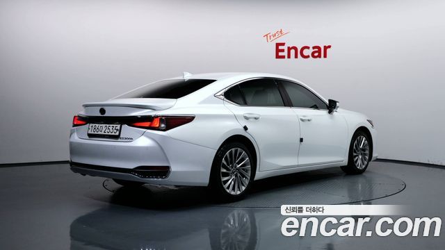 Lexus ES 300h 7-го поколения Executive - фото 0