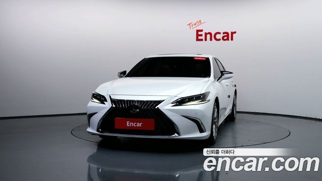 Lexus ES 300h 7-го поколения Executive - фото 1