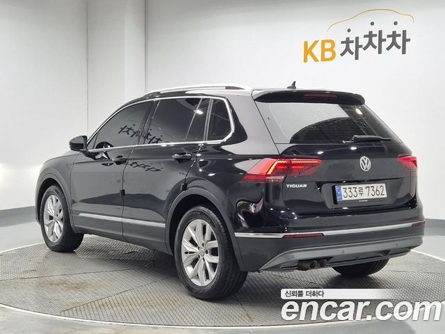 Volkswagen Tiguan 2-го поколения 2.0 TDI Premium - фото 1