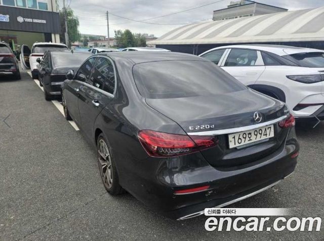 Mercedes-Benz E-Class W213 E220d 4MATIC AMG Line - фото 1