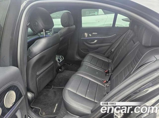 Mercedes-Benz E-Class W213 E220d 4MATIC AMG Line - фото 3