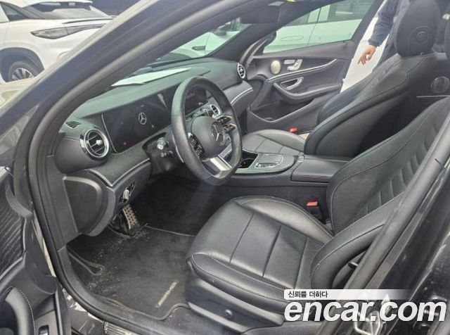 Mercedes-Benz E-Class W213 E220d 4MATIC AMG Line - фото 4