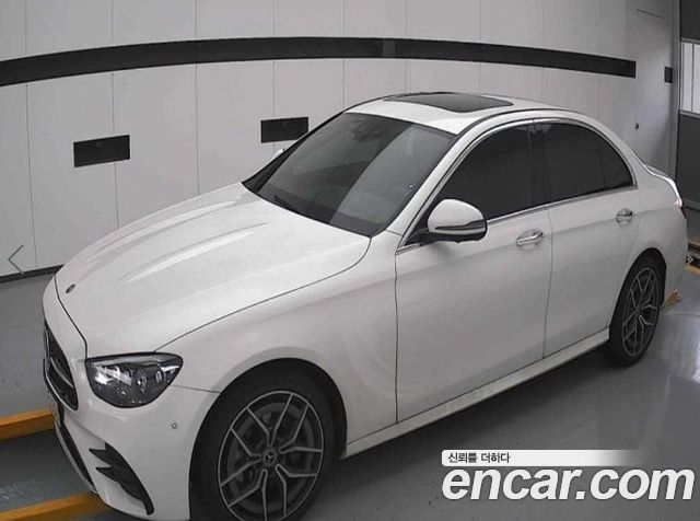 Mercedes-Benz E-Class W213 E220d 4MATIC AMG Line - фото 3