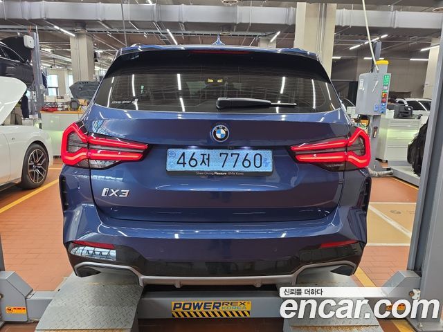 BMW iX3 M Sports - фото 3
