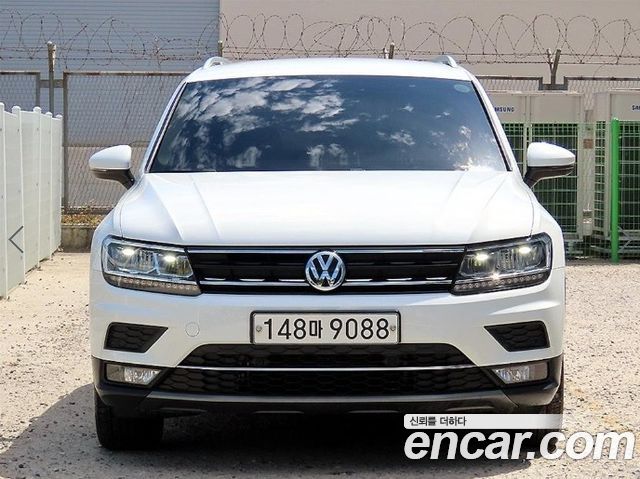 Volkswagen Tiguan 2-го поколения 2.0 TDI Premium - фото 0