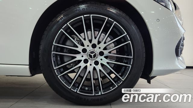 Mercedes-Benz C-Class W206 C200 Avantgarde - фото 4