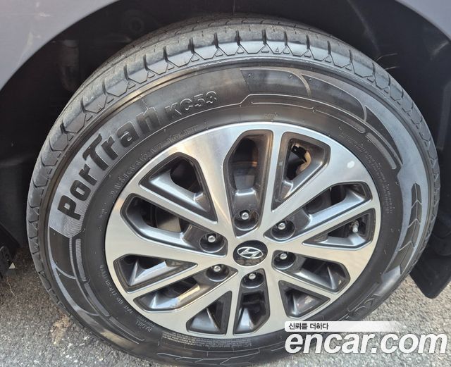 Hyundai Starex New Urban 9-Seater Exclusive - фото 4