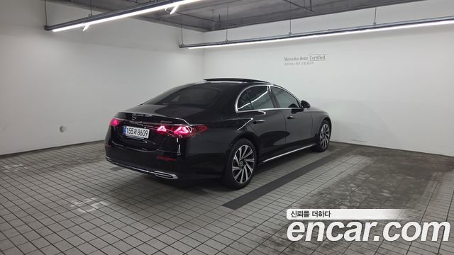 Mercedes-Benz E-Class W214 E300 4MATIC Exclusive - фото 1