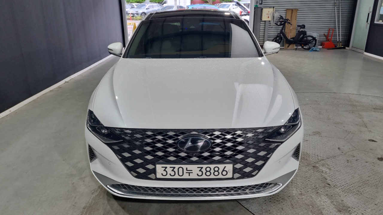 Hyundai Grandeur New IG, гибрид Calligraphy - фото 2