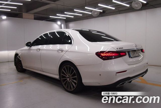 Mercedes-Benz E-Class W213 E350 4MATIC AMG Line - фото 4
