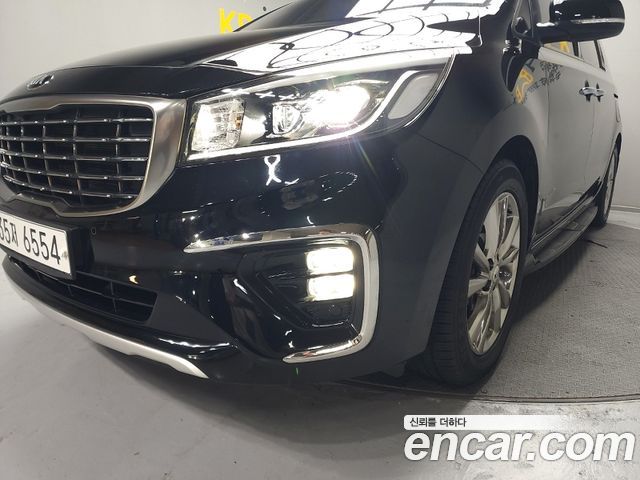 Kia Carnival New 9-Seater Luxury - фото 1