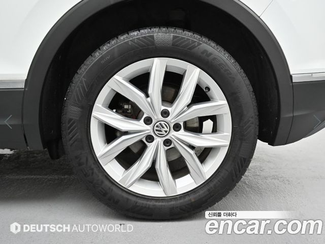 Volkswagen Tiguan 2-го поколения 2.0 TDI Premium - фото 4
