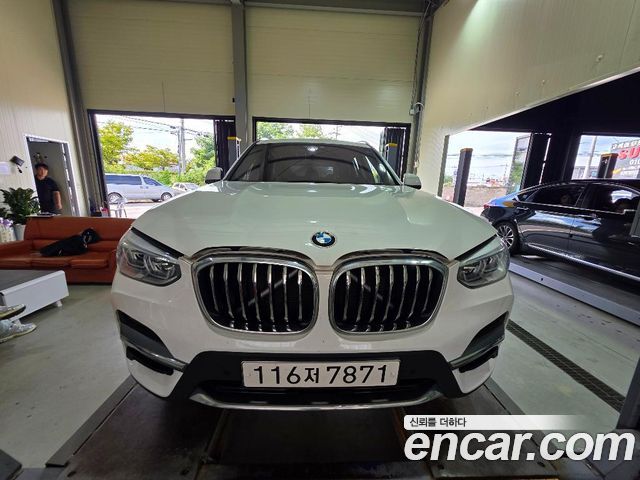 BMW X3 G01 xDrive 20i Luxury - фото 0