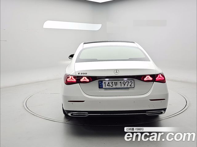 Mercedes-Benz E-Class W214 E200 Avantgarde - фото 1