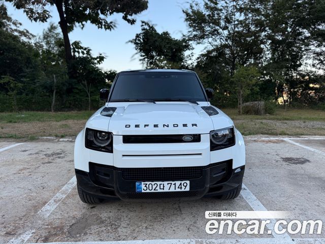 Land Rover Defender L663 110 P300 X-Dynamic SE - фото 0