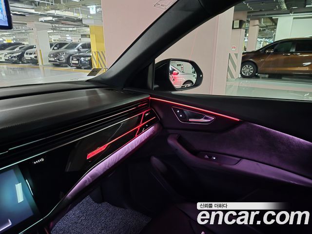 Audi Q8 45 TDI Quattro Premium - фото 2