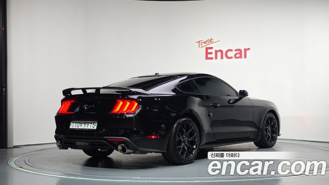 Ford Mustang Coupe - фото 1