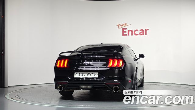 Ford Mustang Coupe - фото 3