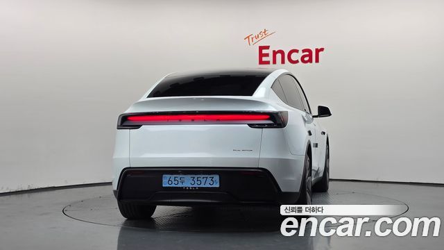 Tesla Model Y Long Range AWD - фото 3