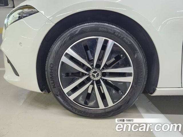 Mercedes-Benz A-Class W177 A220 Sedan - фото 4