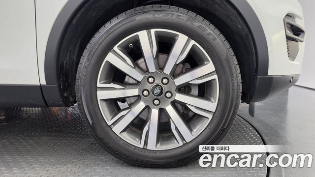 Land Rover Discovery Sport 2.0 TD4 HSE Luxury - фото 4