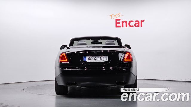 Rolls-Royce Dawn 6.6 V12 Black Badge - фото 3