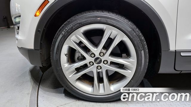 Lincoln MKC 2.0 AWD - фото 4