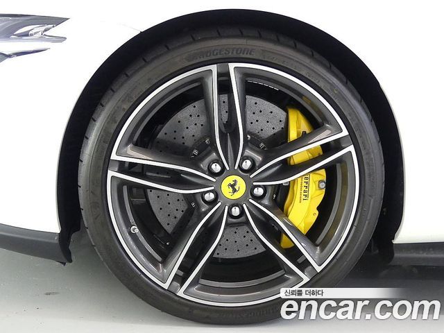Ferrari Roma 3.9 Spider - фото 3