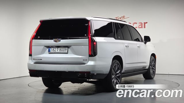 Cadillac Escalade 5-го поколения 6.2 ESV ESV Sports Platinum - фото 0
