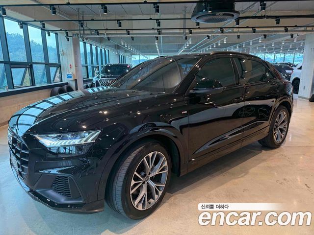 Audi Q8 55 TFSI Quattro Premium - фото 0
