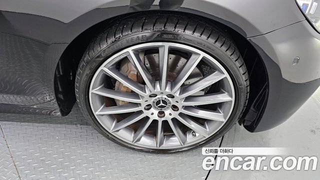 Mercedes-Benz E-Class W213 E350 4MATIC AMG Line - фото 4