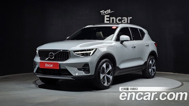 Volvo XC40 B4 Ultra Bright - фото 0