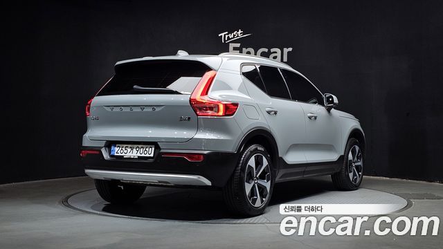 Volvo XC40 B4 Ultra Bright - фото 1