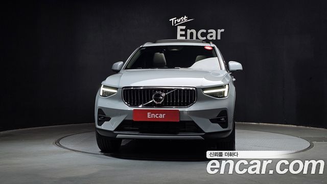Volvo XC40 B4 Ultra Bright - фото 2