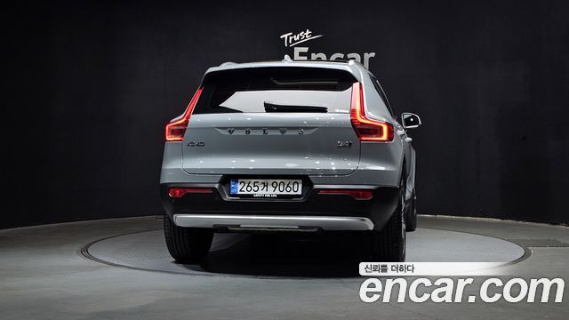 Volvo XC40 B4 Ultra Bright - фото 3