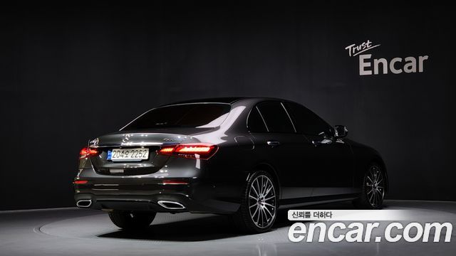 Mercedes-Benz E-Class W213 E350 4MATIC AMG Line - фото 1