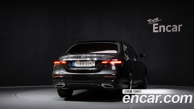 Mercedes-Benz E-Class W213 E350 4MATIC AMG Line - фото 3