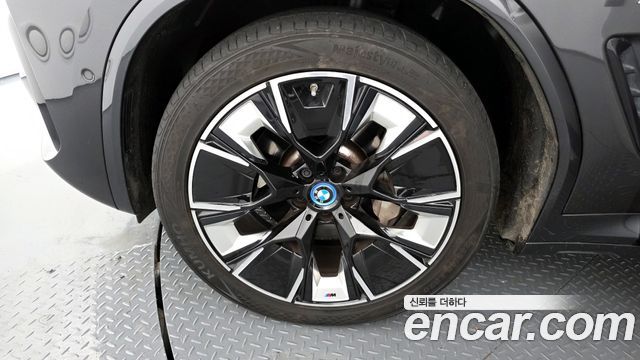 BMW iX3 M Sports - фото 4