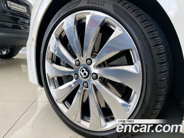 Bentley Flying Spur 3-го поколения 4.0 - фото 4