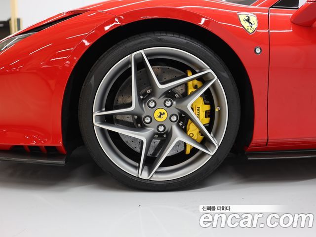 Ferrari F8 3.9 V8 - фото 4