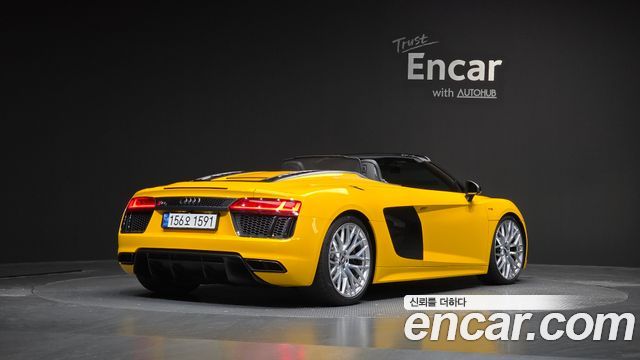 Audi R8 5.2 V10 Spyder - фото 1