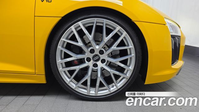 Audi R8 5.2 V10 Spyder - фото 4