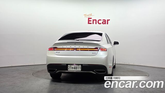 Lincoln MKZ Hybrid 2nd - фото 3