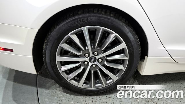 Lincoln MKZ Hybrid 2nd - фото 4