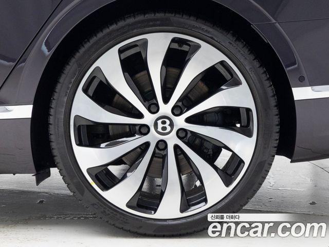 Bentley Flying Spur 3-го поколения 4.0 Azure - фото 4